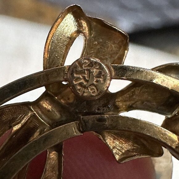 Tru-Kay TK 12 KT Gold Filled Brooch‎ Pin Wreath Bow Clear Colored Rhinestone VTG - Picture 4 of 6